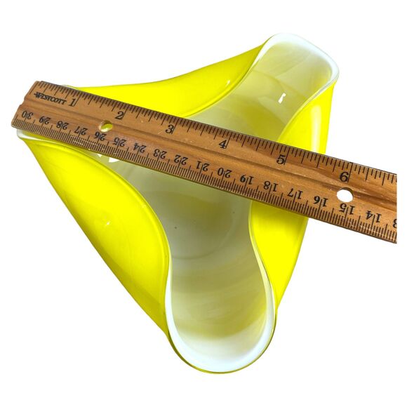 Vintage Wales Art Glass Ashtray Yellow White Tri-Fold Candy Dish MCM Decor - Picture 5 of 5